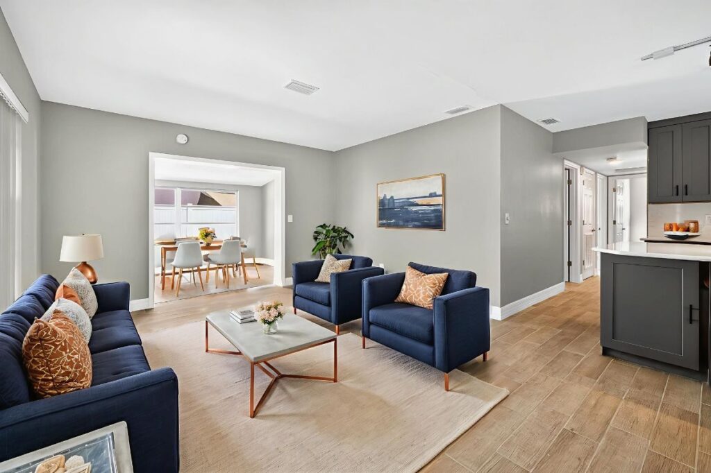 4907 CRESTHILL DR · TAMPA, FL 33615 — photo 2