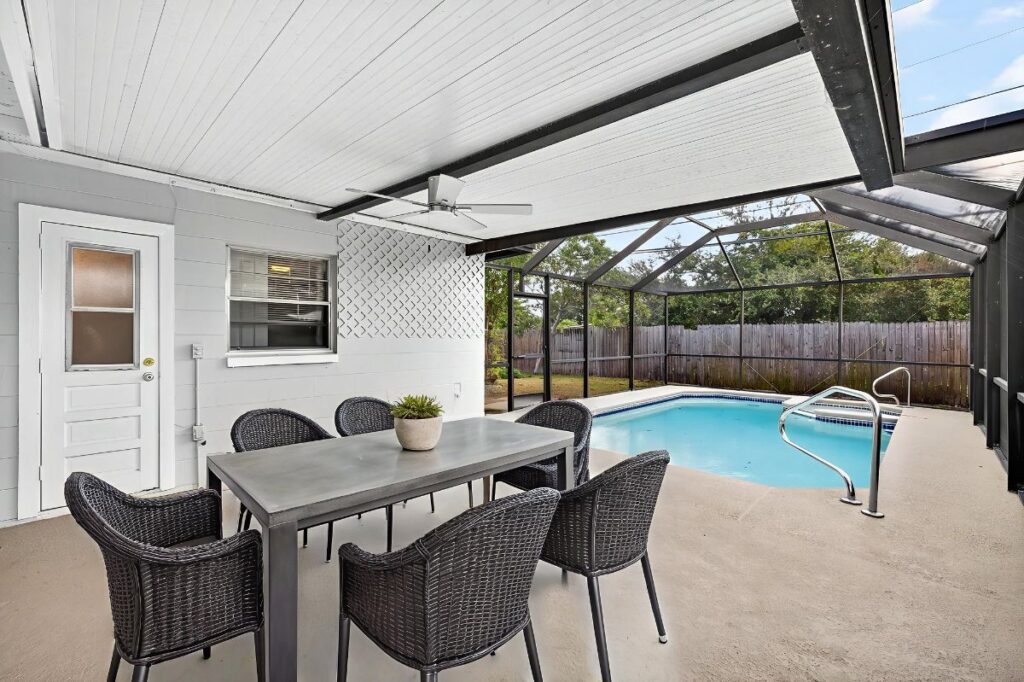 4907 CRESTHILL DR · TAMPA, FL 33615 — photo 5