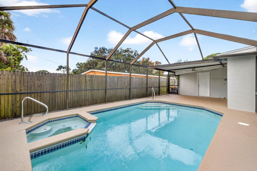 4907 CRESTHILL DR · TAMPA, FL 33615 — photo 6