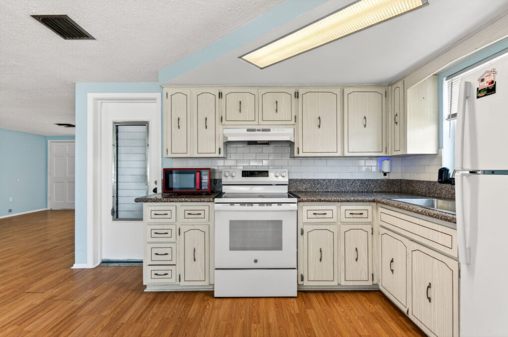 7221 Castanea Drive · Port Richey — photo 2