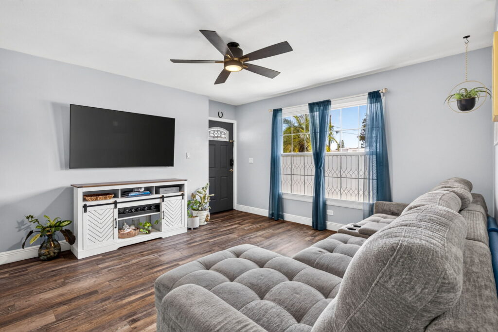 5508 WHITMORE DR · TAMPA, FL — photo 3